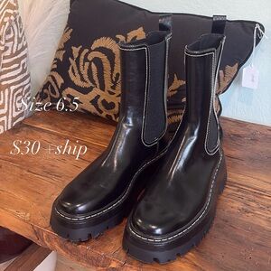 Black Women's Chelsea Boots